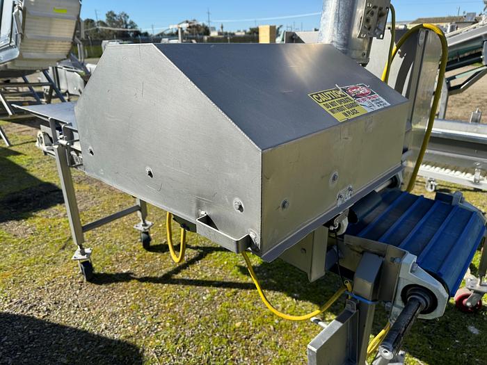 Used Slicer, Tip and Tail Cutter, Topper, F.I.R.M. Inc., 16" Wide Belt, 12" Blade - #5355506