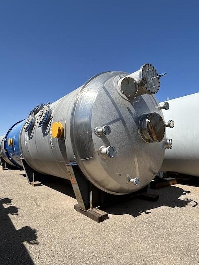 Used Reactor, 20,000 Gallon, 304L Stainless Steel, Equipromex, Vertical, Continuous Bleacher, 50 PSI/FV, 316L SS Coil, Agitated, Unused, #5991586