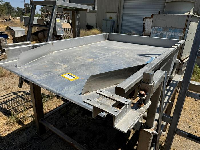 Used Feeder, Vibratory, 48" x 7', Stainless Steel, Key, #5861445