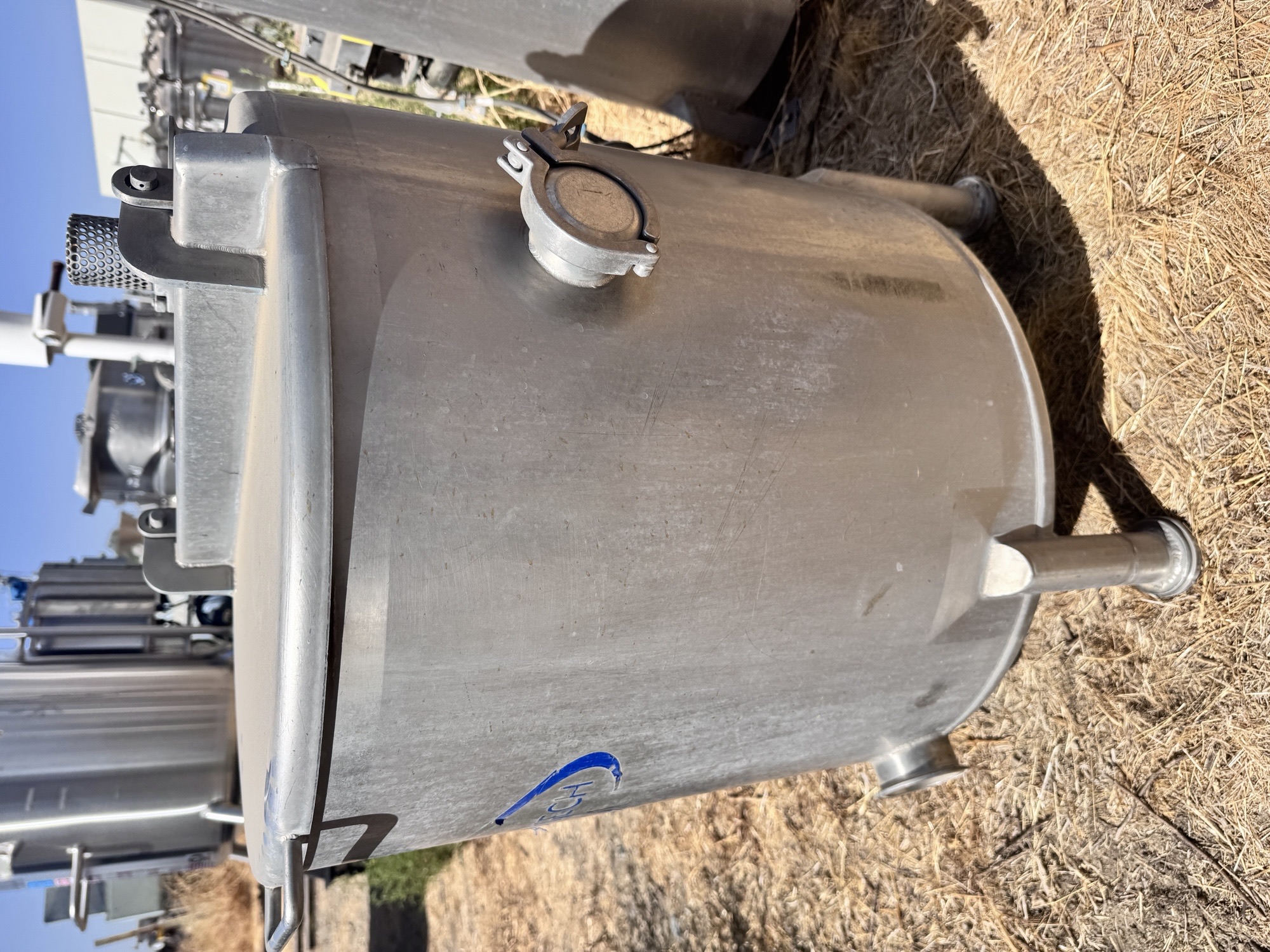 Used Tank, 25 Gallon, Stainless Steel, Slight Sloped Bottom, Qualtech, #5991975