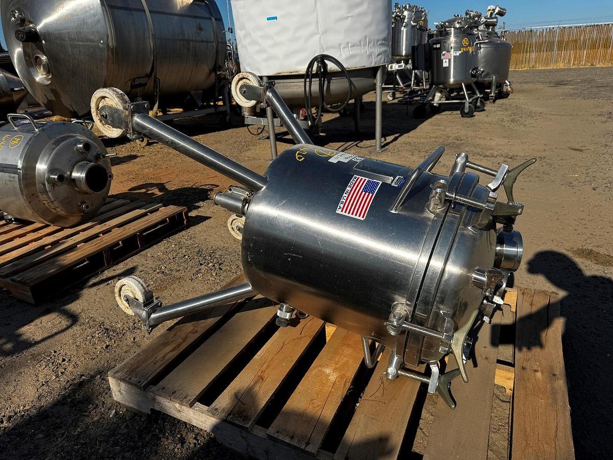 Used Tank, 26 Gallon (100 Liter), Precision Stainless, Clamped Top, Stainless Steel, #5991471