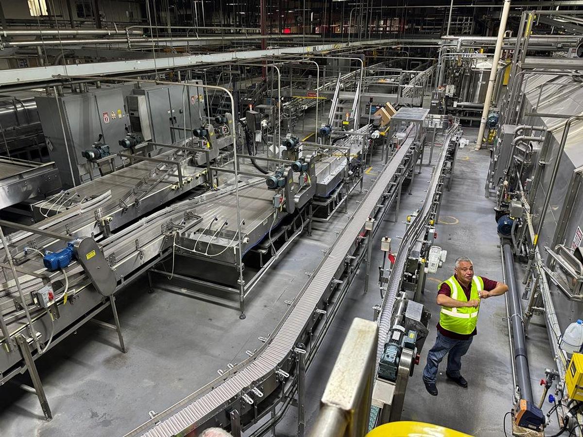 Used Bottling Line, 600–800 BPM, US Bottlers Filler, Sidel Labeler, Kisters TSP100V Shrink Wrapper, #5991609