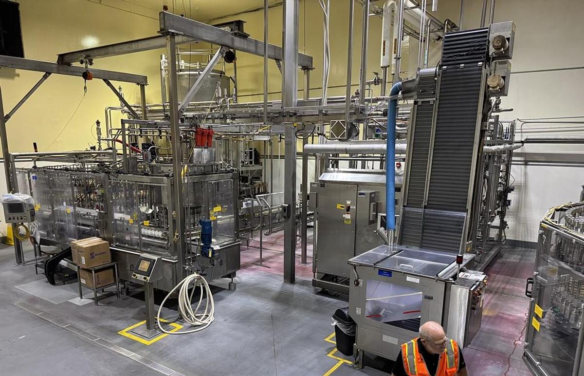 Used Bottling Line, 600–800 BPM, PET, US Bottlers Filler, Sidel Labeler, Kisters Shrink Wrapper, #5991608