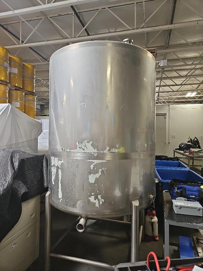 Used Tank, 800 Gallon, Stainless Steel, Sloped Bottom, 4 Leg Mounted, #5991725