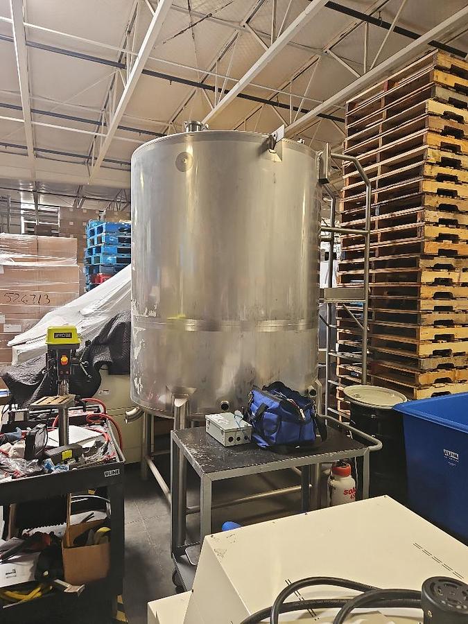 Used Tank, 800 Gallon, Stainless Steel, Sloped Bottom, 4 Leg Mounted, #5991725