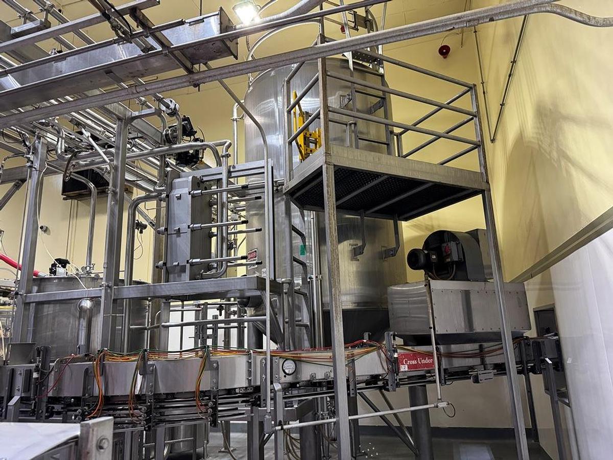 Used Bottling Line, 600–800 BPM, PET, US Bottlers Filler, Sidel Labeler, Kisters Shrink Wrapper, #5991608