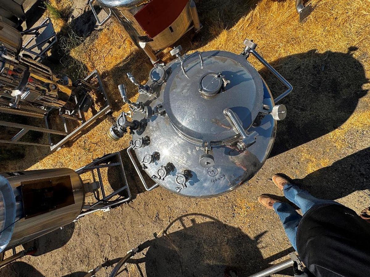 Used Tank, 132 Gallon (500 Liter), 316L Stainless Steel, Agitated, Internal Coil, 30 PSI, FV, Lee, #5991494