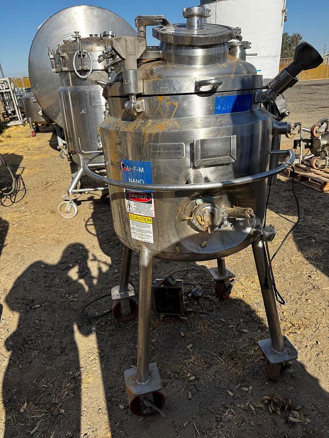 Used Tank, 26 Gallon (100 Liter), DCI, Stainless Steel, Fermenter, #5991467
