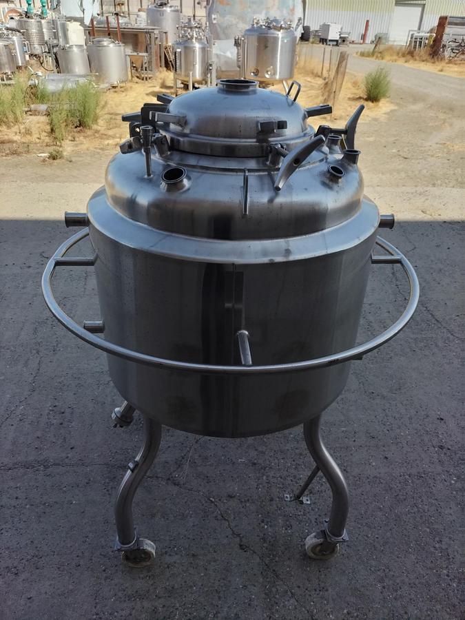 Used Tank, 98 Gallon (370 Liter), Jacketed, Stainless Steel, Mueller, 30 PSI / FV, #5991489
