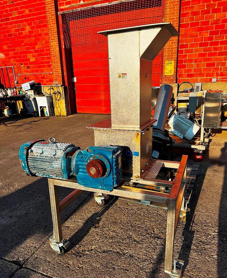Used Lump Breaker, 15" x 15" Chamber, Stainless Steel, 12.5 HP, Corenco, #5991508