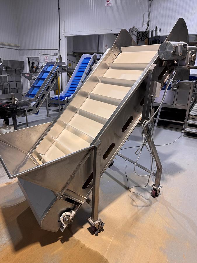 Used Conveyor, Belt, 32" Wide x 8' Long, Stainless Steel, Incline, Cleated, #5991999