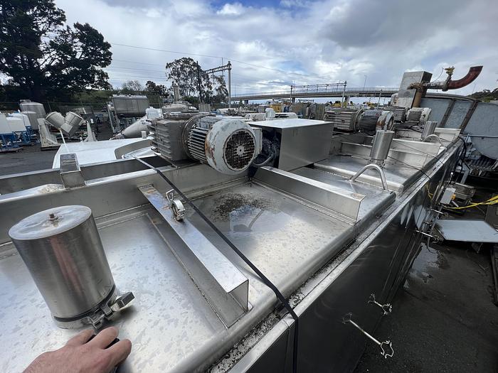 Used Tank, 3,000 Gallon, S/st, Jkt, Agit, Horiz, 3-Compartment #C743866
