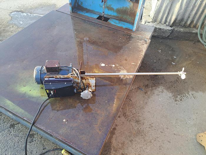 Used Mixer, Agitator, 1/2 HP, Lightnin, Clamp On Style #S739529