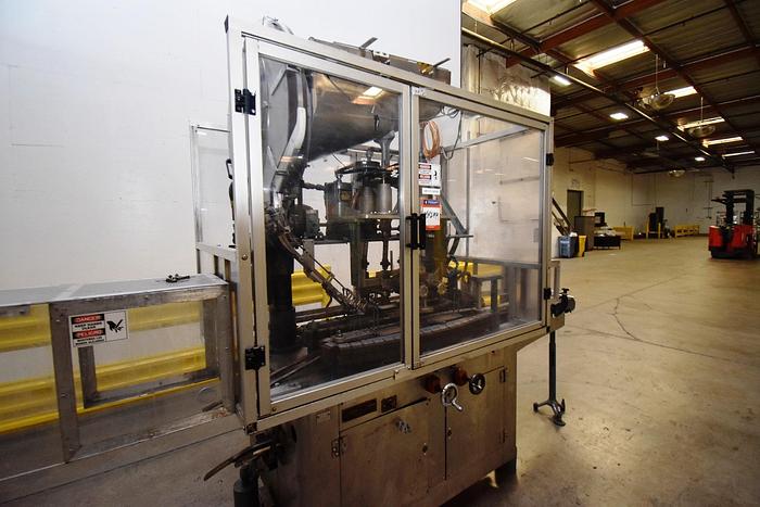 Used Capper, Resina, Model U40 282, Screw Capper, Cap Feeder #5991086