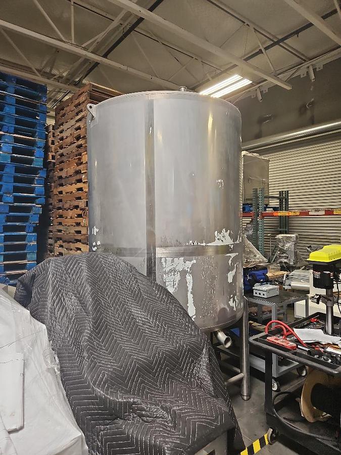 Used Tank, 800 Gallon, Stainless Steel, Sloped Bottom, 4 Leg Mounted, #5991725