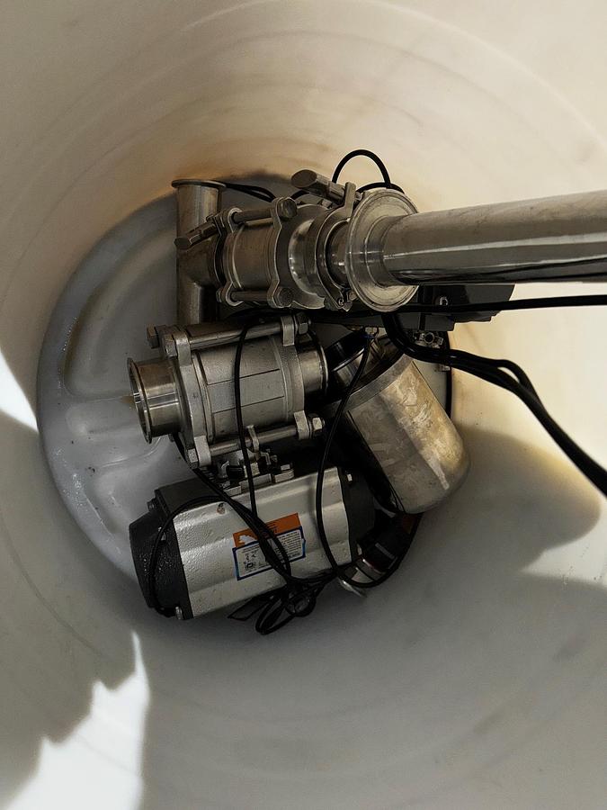 Used Tank, 6,870 Gallon (26,000 Liter), 7' Diameter, Stainless Steel, Vertical #5991376