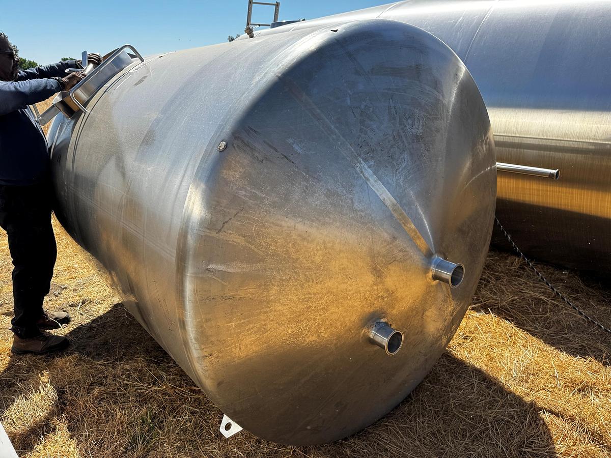 Used Tank, 1,500 Gallon, Stainless Steel, Vertical, Cherry-Burrell #5991405