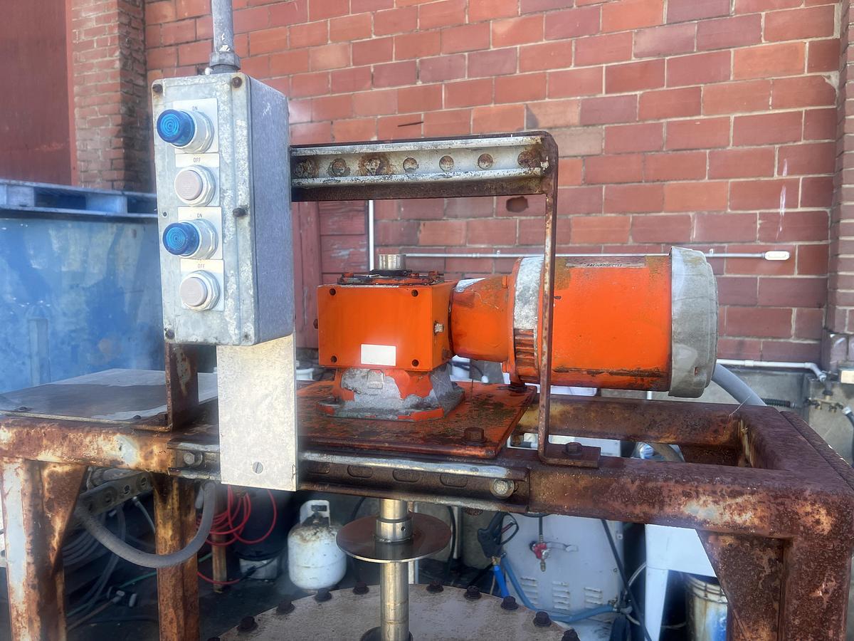 Used Tank, 35 Gallon, S/st, 21-1/2" X 22", Agit., #C695168