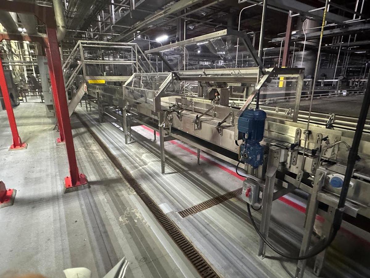 Used Bottling Line, 400 BPM, US Bottlers Filler, Krones Labelers, Fuji Intersleeve, Kisters Packer, #5991610