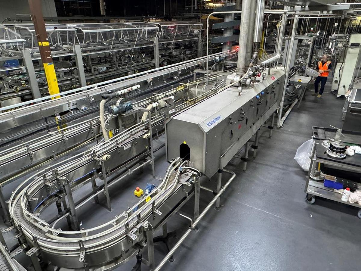 Used Bottling Line, 400 BPM, US Bottlers Filler, Krones Labelers, Fuji Intersleeve, Kisters Packer, #5991610