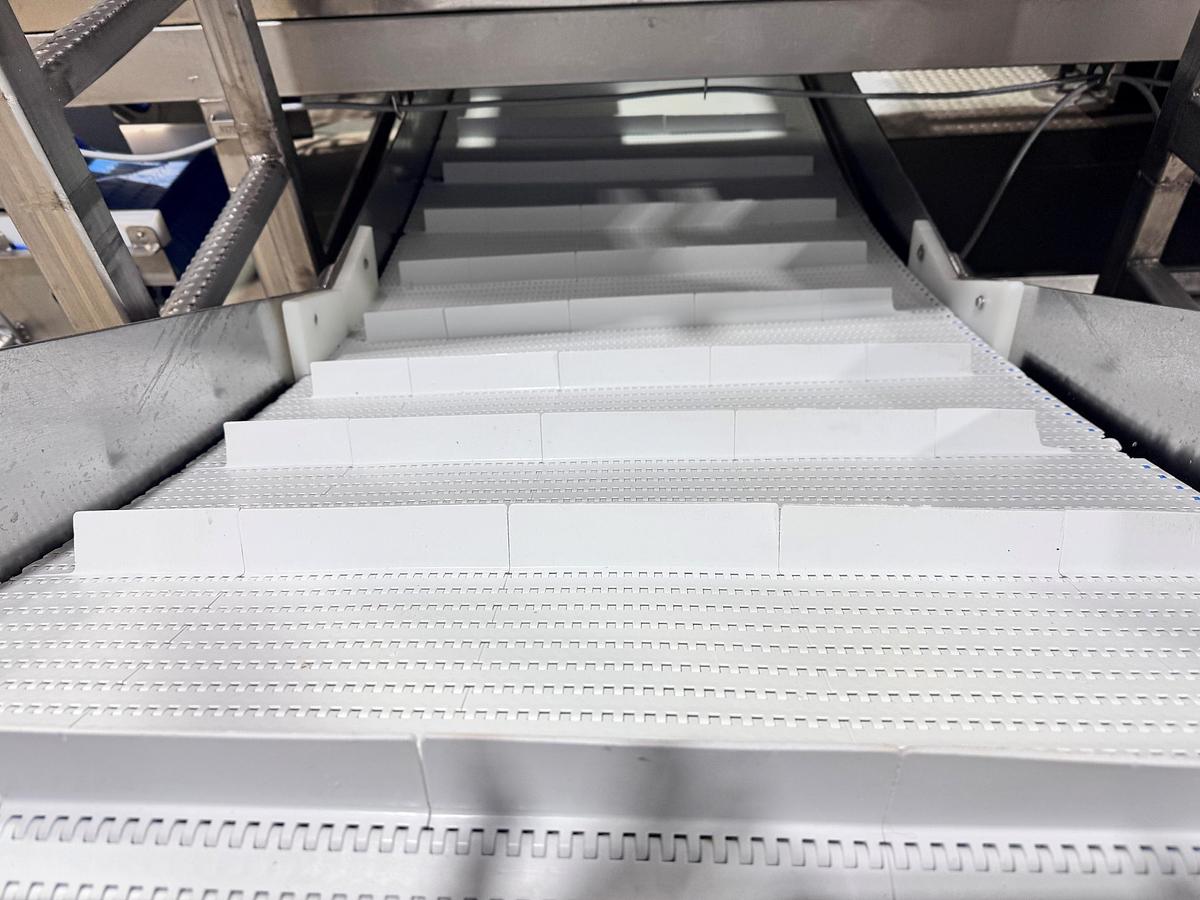 Used Conveyor, Belt, 30" Wide x 7' Long, Stainless Steel, Incline, Cleated, #5992000