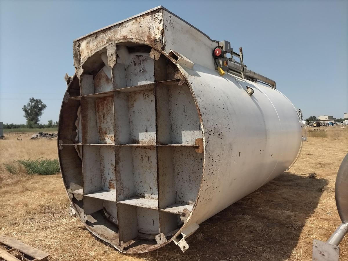 Used Tank, 5,000 Gallon, 304 Stainless Steel, Jacketed, Agitated, Cherry Burrell, #