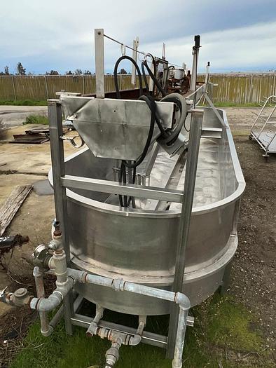 Used 1,000 Gallon Round-End Stainless Steel Cheese Vat with Bottom Jacket and Agitator #S744995