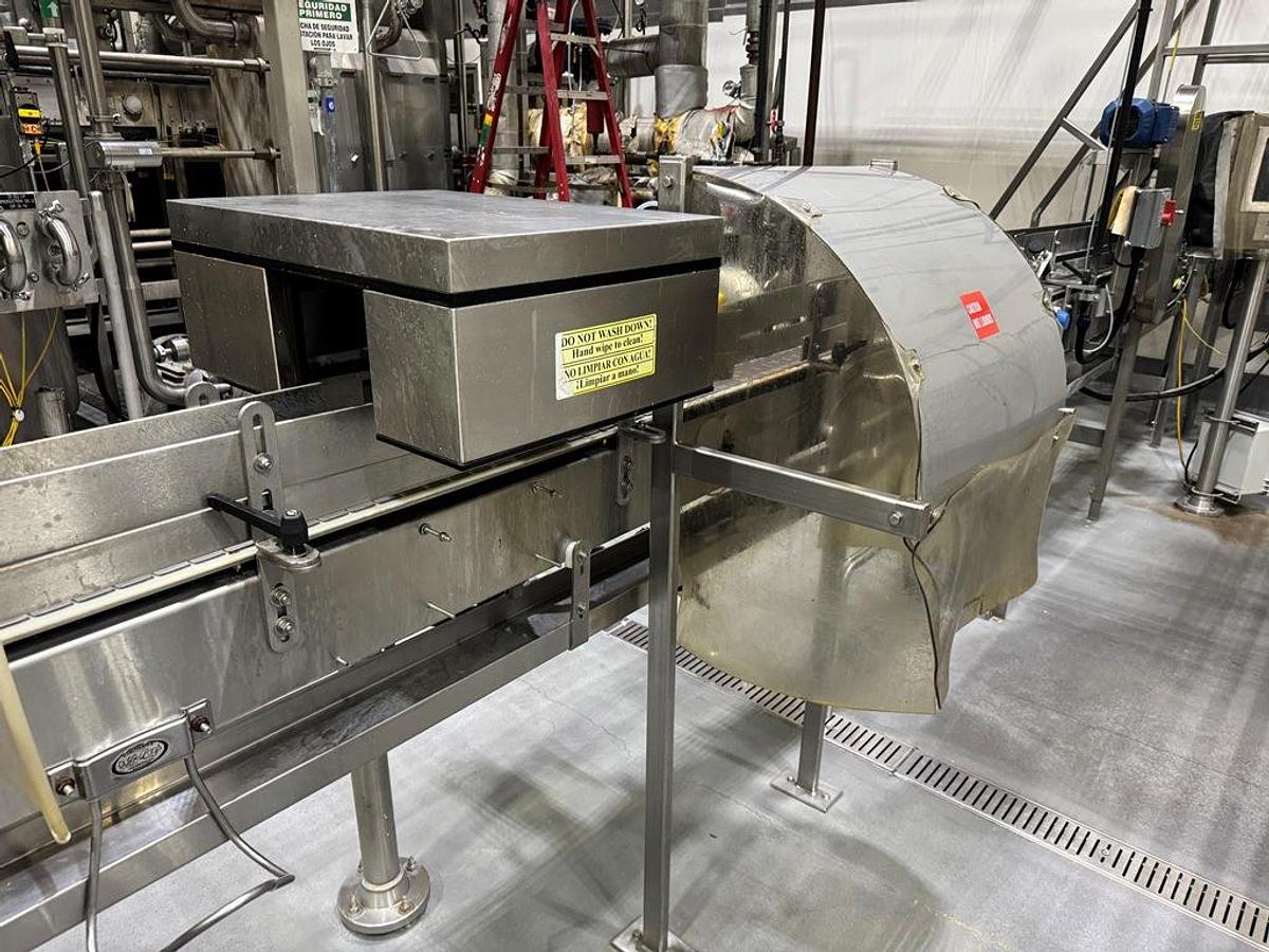 Used Bottling Line, 400 BPM, US Bottlers Filler, Krones Labelers, Fuji Intersleeve, Kisters Packer, #5991610