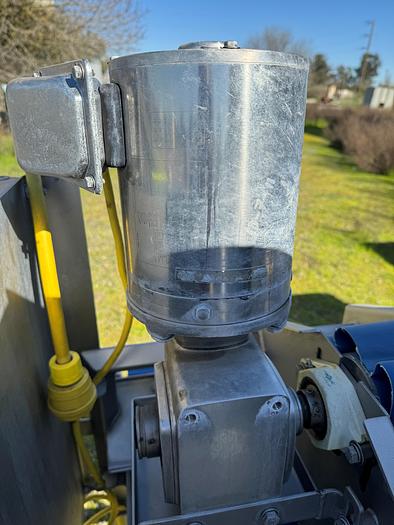 Used Slicer, Tip and Tail Cutter, Topper, F.I.R.M. Inc., 16" Wide Belt, 12" Blade - #5355506