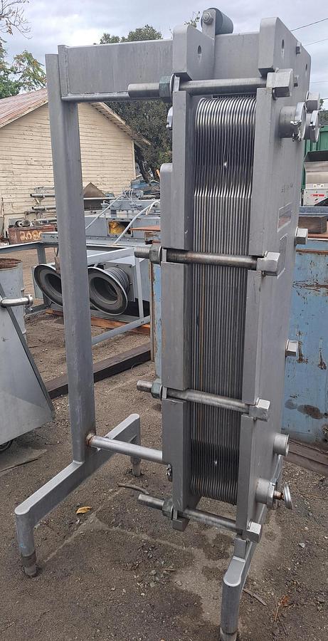Used Heat Exchanger, Plate, 115 Sq.Ft., 24 Plates, 316 Stainless Steel, Mueller AT161B-10, #5991562