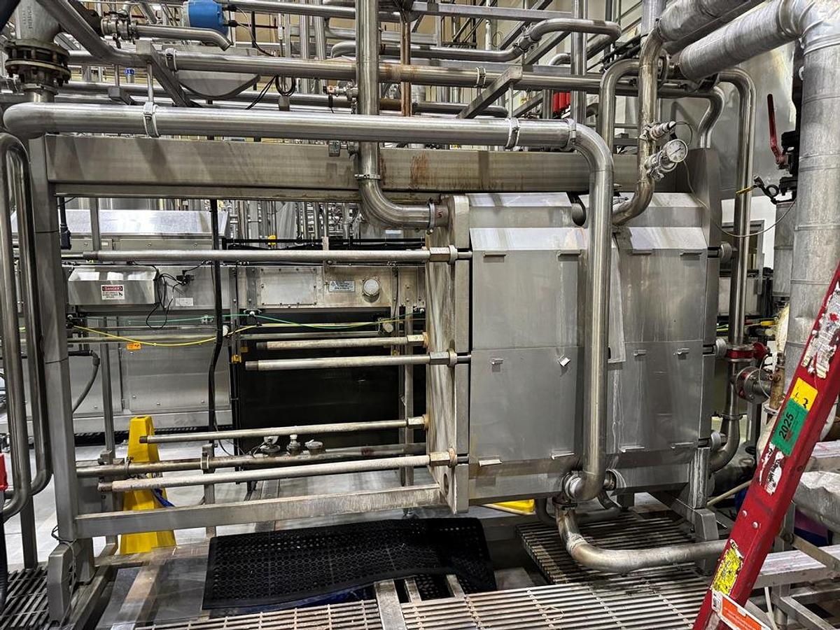 Used Bottling Line, 400 BPM, US Bottlers Filler, Krones Labelers, Fuji Intersleeve, Kisters Packer, #5991610