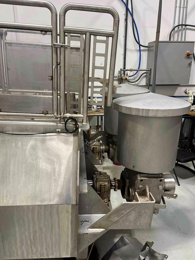 Used Mixer, Ribbon, 7500 LB (1100 Gallon), Dual Shaft Ribbon, Jacketed, #5991749