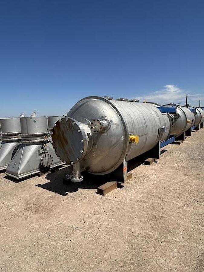 Used Reactor, 2,775 Gallon, 304 Stainless Steel, Equipromex, Reagent Reactor, Agitated, Vertical, 145 PSI, #5991582
