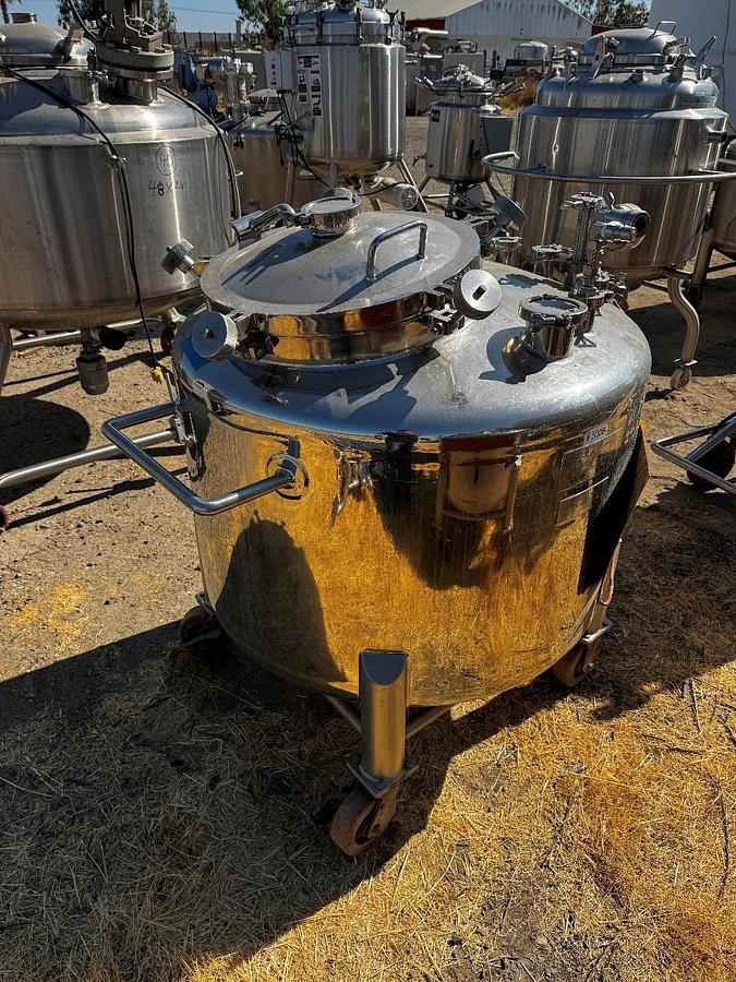 Used Tank, 132 Gallon (500 Liter), 316L Stainless Steel, Agitated, Internal Coil, 30 PSI, FV, Lee, #5991494
