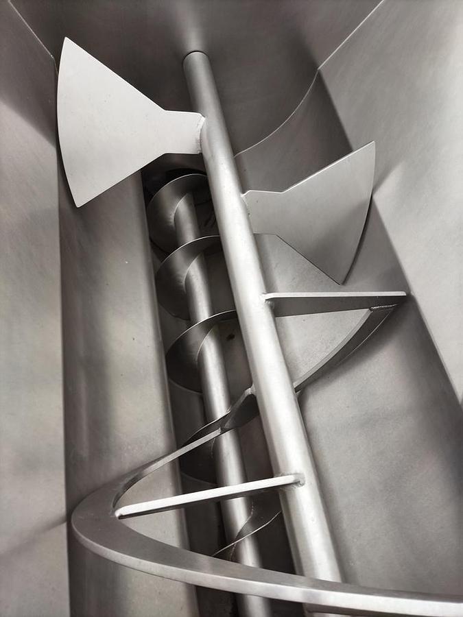 Used Hopper, 85 CF, Stainless Steel, Receiving Bin, Ribbon Agitated, Auger Discharge, #5991688