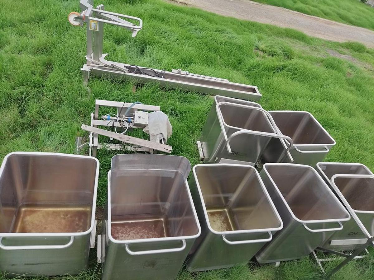 Used Dumper, Bin, Lifter, Syspal, Single Column Tipper, 770 pounds #C745230