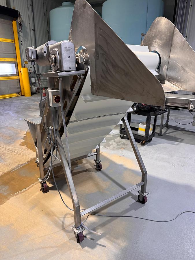 Used Conveyor, Belt, 32" Wide x 8' Long, Stainless Steel, Incline, Cleated, #5991999