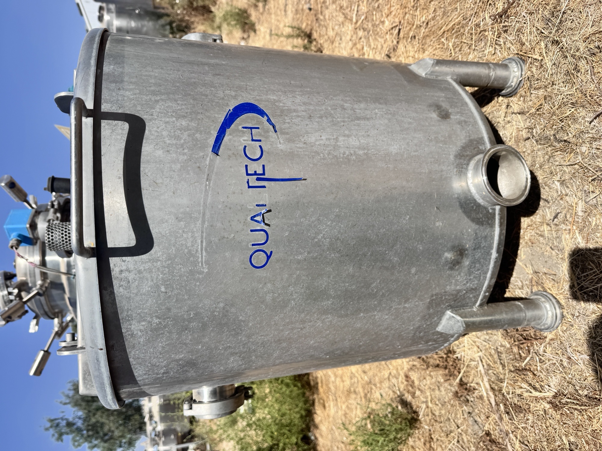 Used Tank, 25 Gallon, Stainless Steel, Slight Sloped Bottom, Qualtech, #5991975