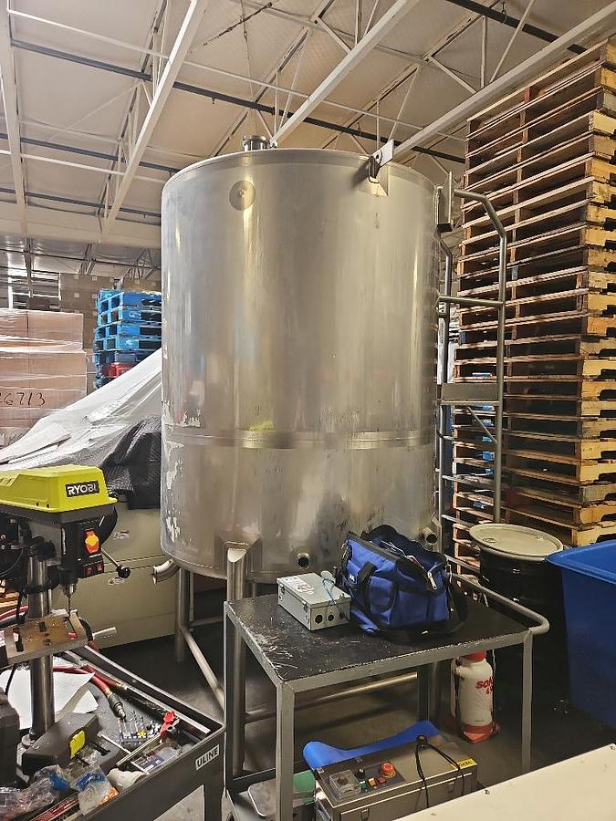 Used Tank, 800 Gallon, Stainless Steel, Sloped Bottom, 4 Leg Mounted, #5991725