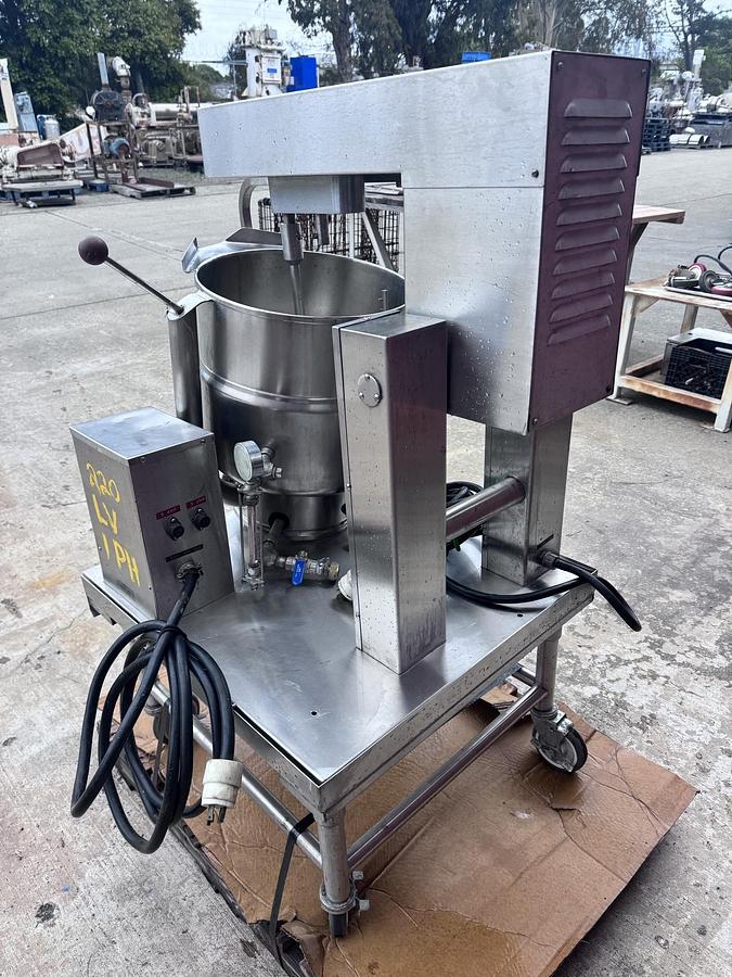 Used Kettle, 10 Gallon, Groen, Electric, Jacketed, Scraper Agitated, Tilting, Model TDB/7-10, #
