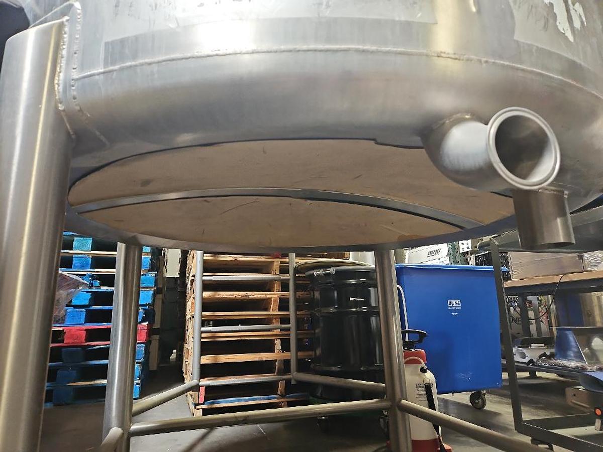 Used Tank, 800 Gallon, Stainless Steel, Sloped Bottom, 4 Leg Mounted, #5991725