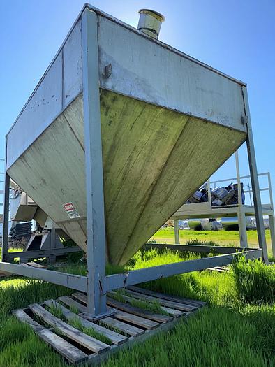 Used Hopper, 275 CF, Stainless Steel, Doyle, 12'Lx 8'W x 9'H, With Covers #S745480