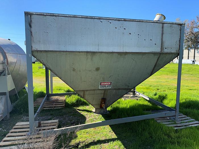 Used Hopper, 275 CF, Stainless Steel, Doyle, 12'Lx 8'W x 9'H, With Covers #S745480