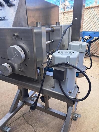 Used Capper, Accutek, Mdl 22-505-00, Cap Tightener, Retorquer #S745324