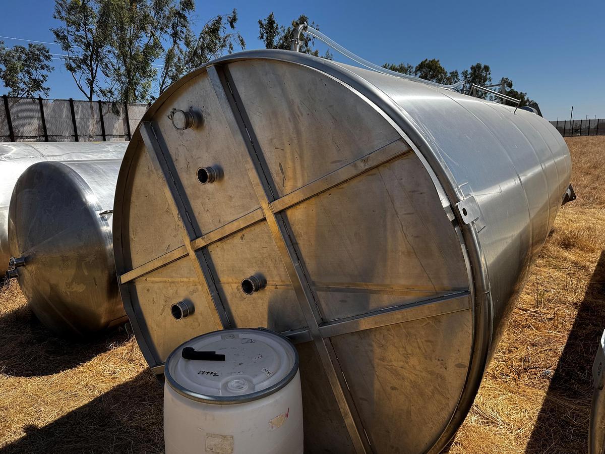 Used Tank, 6,870 Gallon (26,000 Liter), 7' Diameter, Stainless Steel, Vertical #5991408