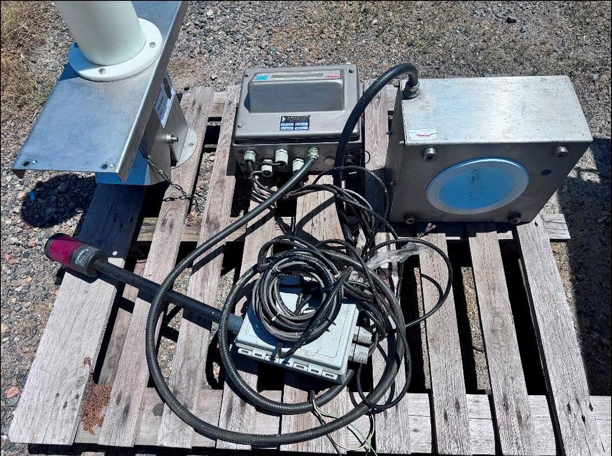 Used Metal Detector, Drop Through, Thermo, 6" Aperture, Class II Div II Year: