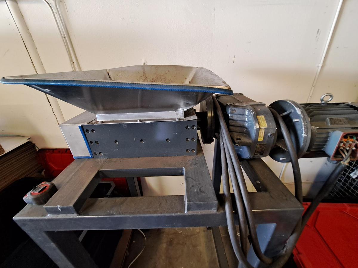 Used Shredder, Recycling, Waste, Mild Steel, 13" x 15", 5.5 kW, #5991730