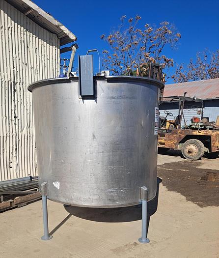 Used Tank, 1,050 Gallon, S/st, FT/SB, 72" x 59" #S744489