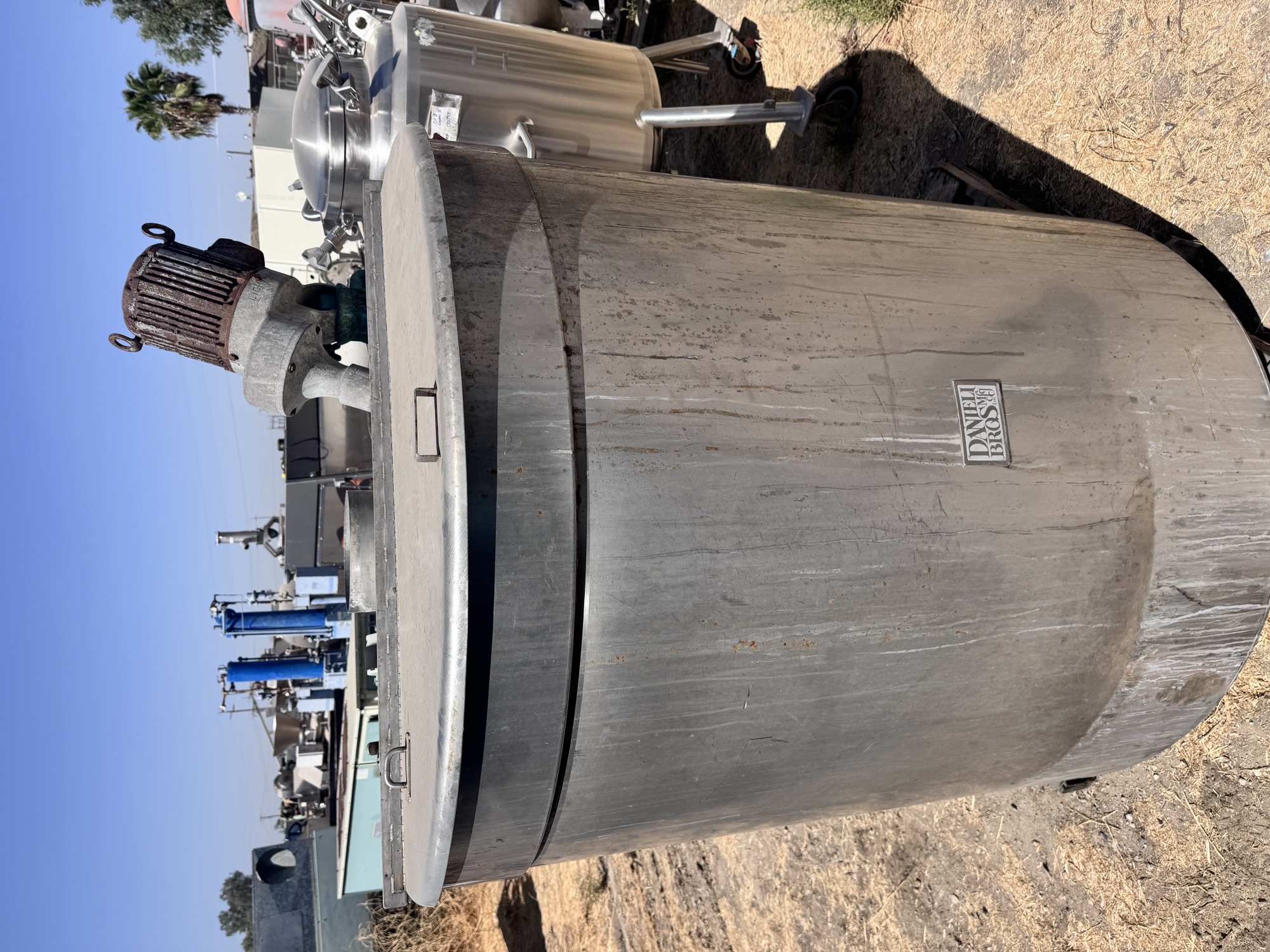 Used Tank, 275 Gallon, Stainless Steel, Lightnin 1.5 HP Agitator, #5991974