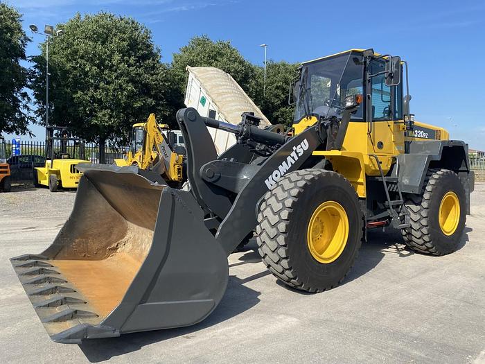 Usato 2011 KOMATSU WA320 PZ-6
